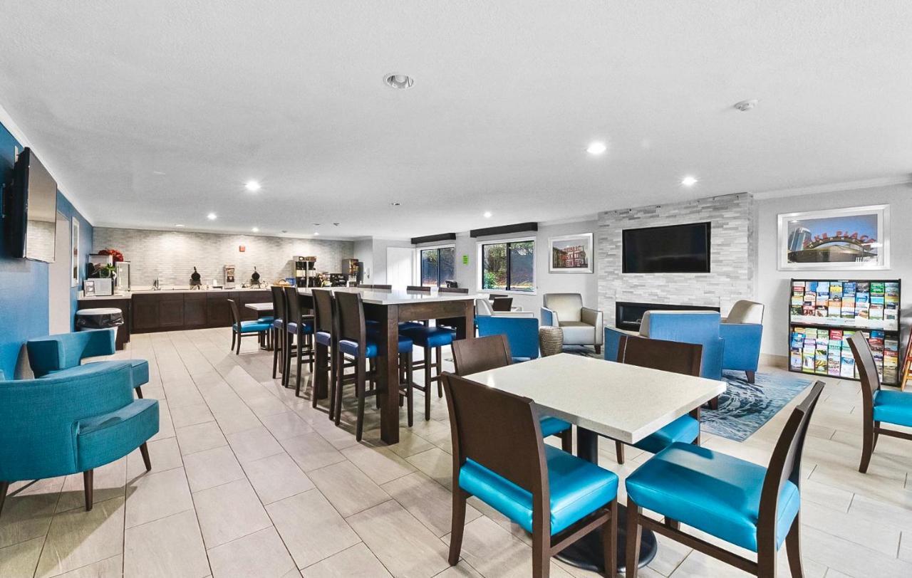 La Quinta Inn By Wyndham Everett Extérieur photo