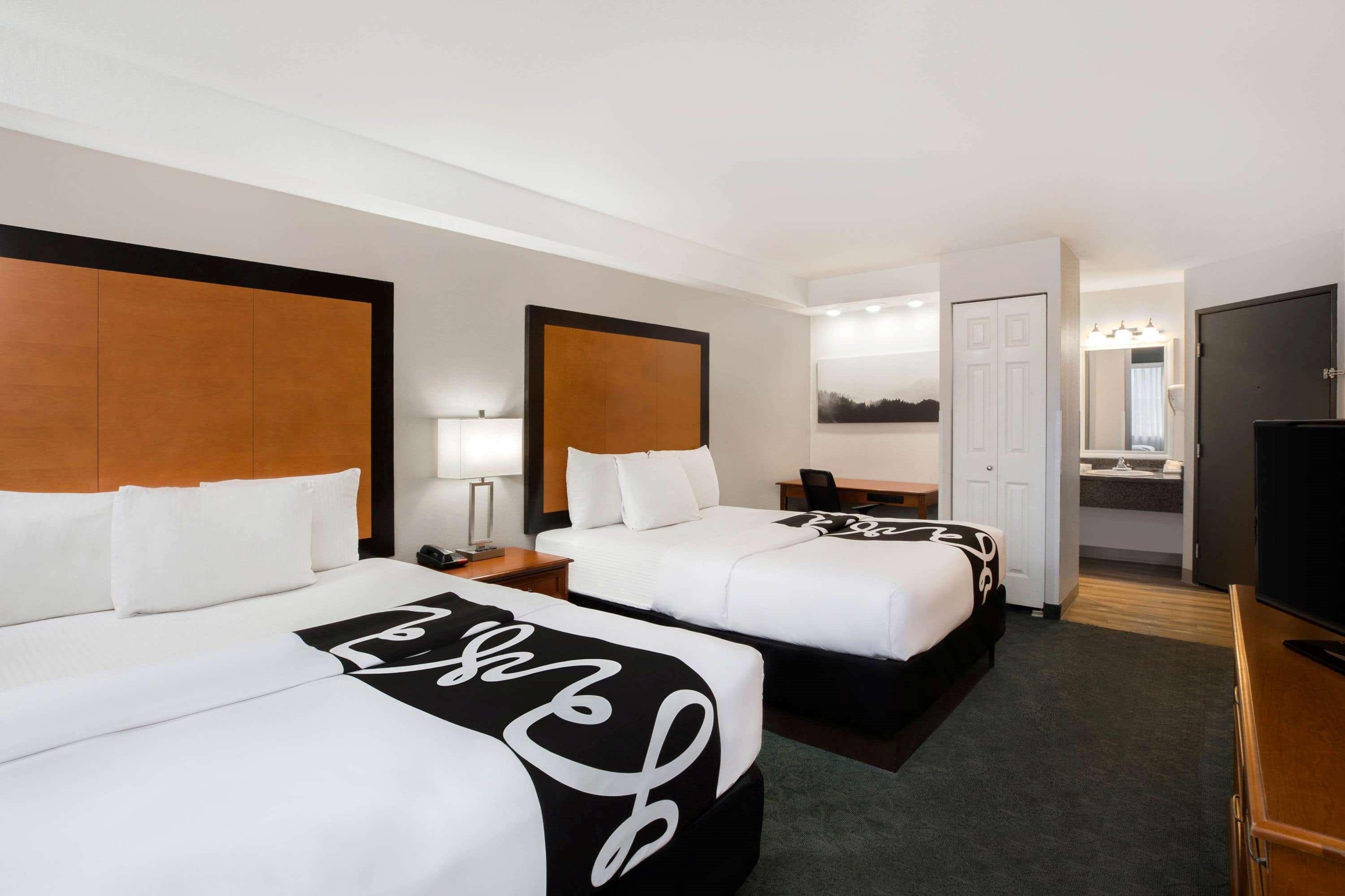 La Quinta Inn By Wyndham Everett Extérieur photo