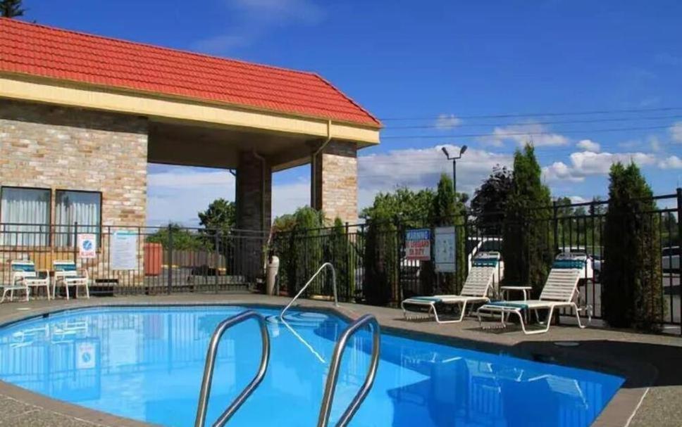La Quinta Inn By Wyndham Everett Extérieur photo