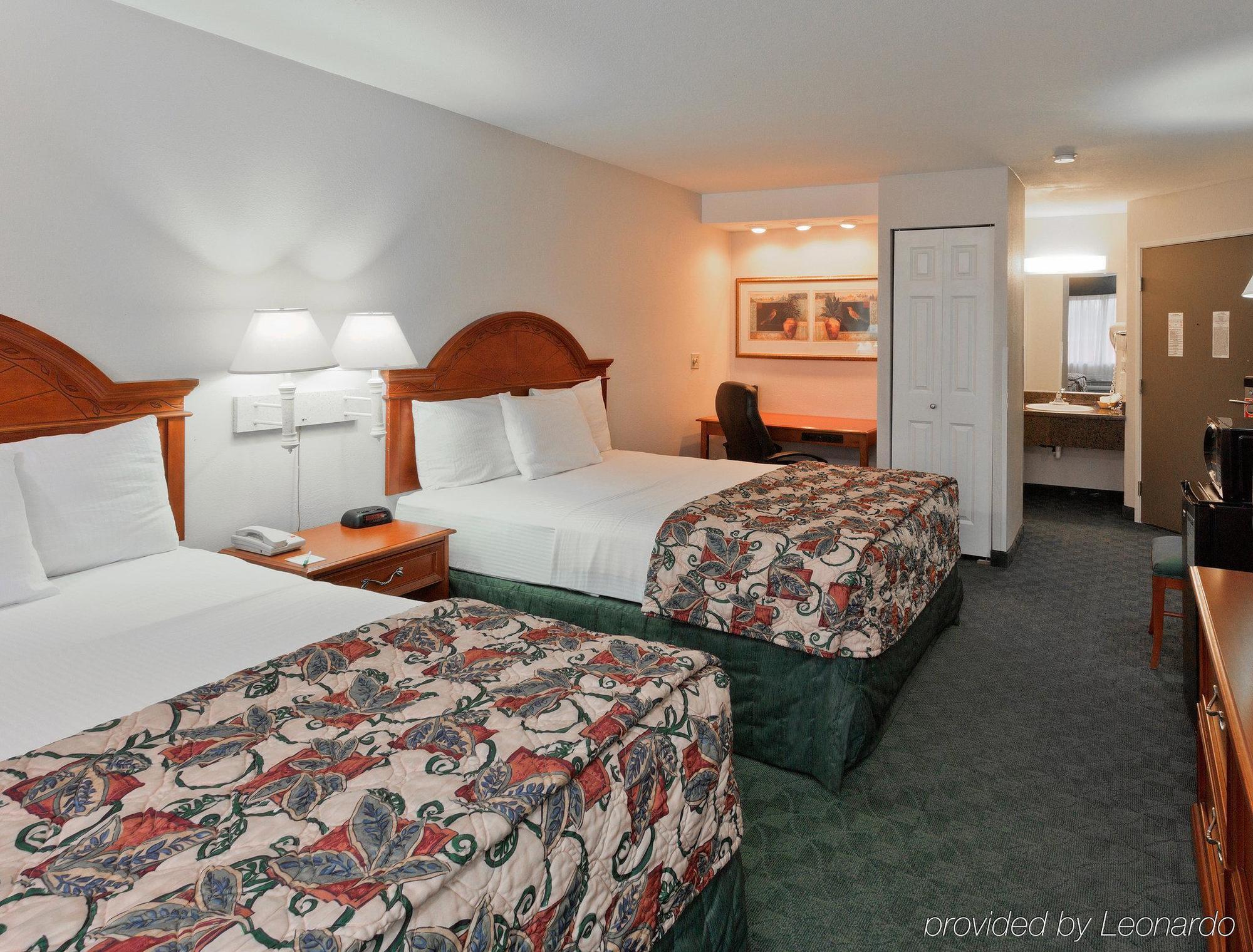 La Quinta Inn By Wyndham Everett Extérieur photo