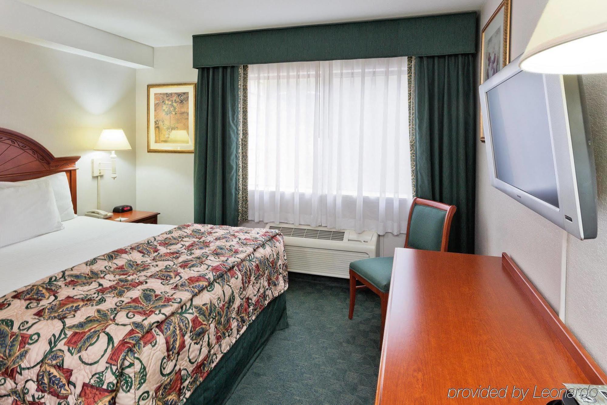 La Quinta Inn By Wyndham Everett Extérieur photo